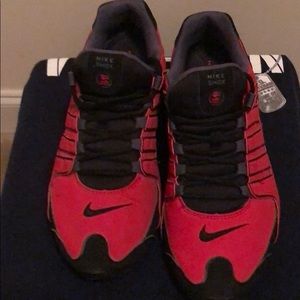 Nike Shox NZ University Red.